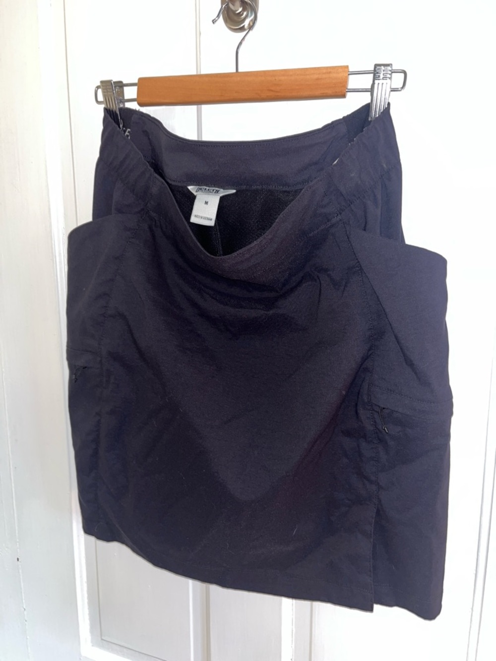 Duluth black dry on the fly Pull-On Skort medium